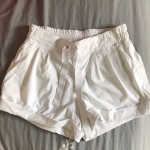 White Beach lulu lemon shorts